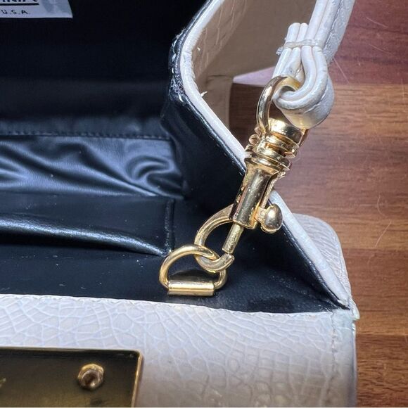 Vintage Frenchie of California clutch 🖤 crossbody strap 🖤 cream with gold - Picture 7 of 8